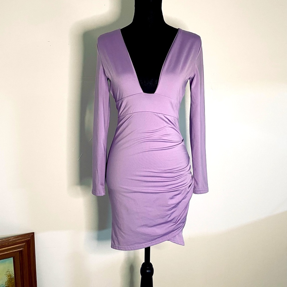 5/$50 EUC Womens Lilac Plunge Open Back Mini Dress Sz. M - Picture 4 of 6